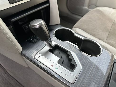 Used 2012 Toyota Camry XLE w/ Leather Pkg image 16