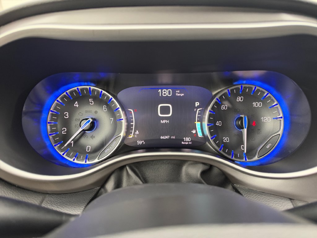 Used 2025 Chrysler Pacifica Select FWD image 13