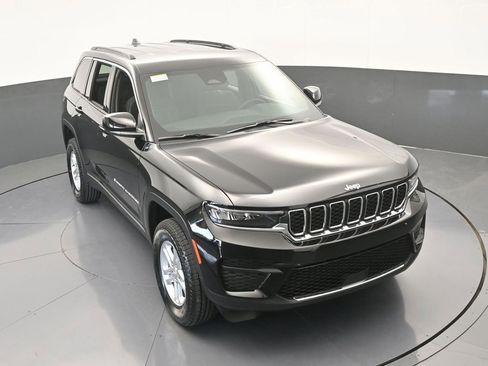 Used 2025 Jeep Grand Cherokee Laredo image 48