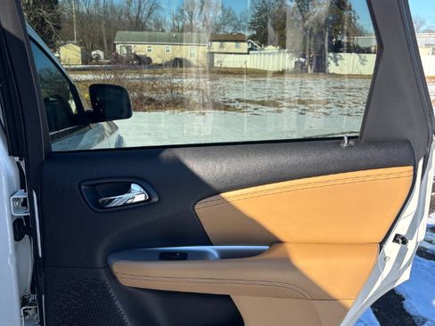 Used 2011 Dodge Journey Lux image 26