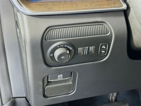 Used 2023 Jeep Grand Wagoneer L Series II w/ Rear Seat Video Group 1 image 4