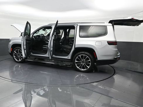 Used 2022 Jeep Wagoneer Series III w/ Premium Group I image 35