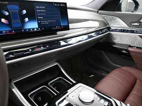 Used 2023 BMW 760i xDrive image 59