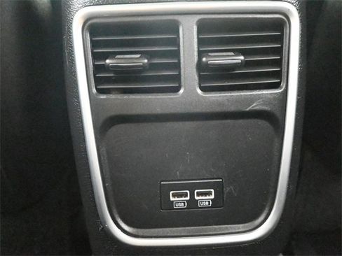 Used 2023 Chrysler 300 Touring L image 17