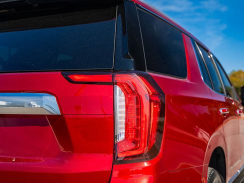 Used 2023 GMC Yukon Denali image 15