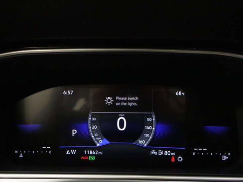 Used 2025 Volkswagen Taos SE w/ Panoramic Sunroof Package image 8