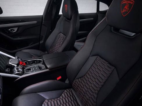 Used 2019 Lamborghini Urus image 3