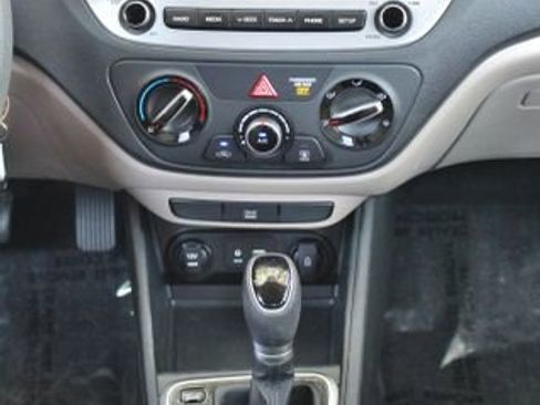 Used 2022 Hyundai Accent SE w/ Cargo Package image 18