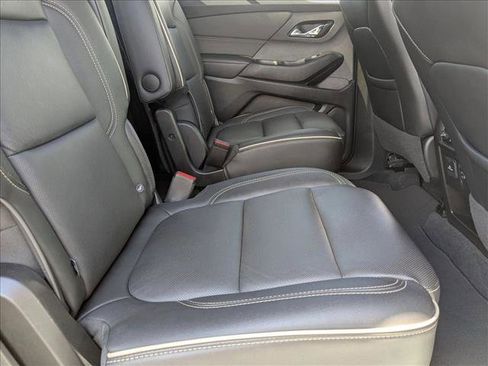 Used 2023 Chevrolet Traverse Premier image 21