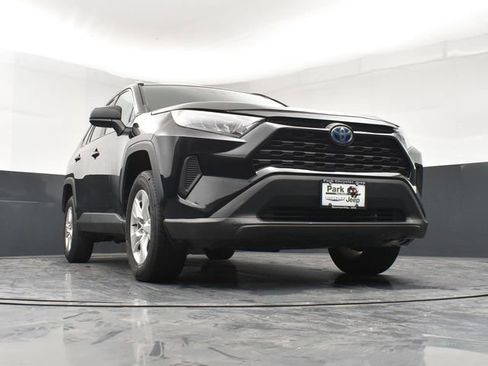 Used 2021 Toyota RAV4 LE AWD/4WD image 19