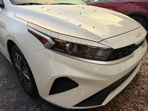Used 2023 Kia Forte LXS w/ LXS Technology Package FWD image 2