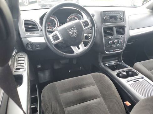 Used 2016 Dodge Grand Caravan SXT FWD image 9