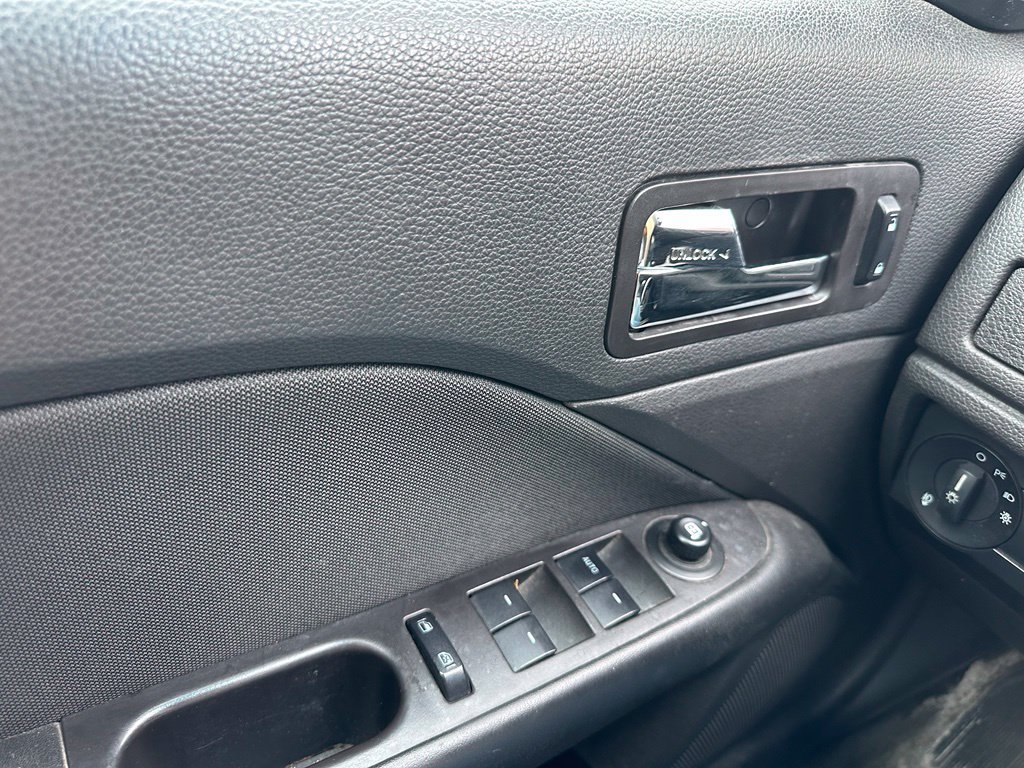 Used 2012 Ford Fusion SE FWD image 22