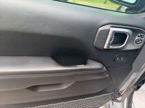 Used 2019 Jeep Wrangler Unlimited Sahara image 17