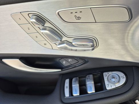 Used 2019 Mercedes-Benz GLC 300 4MATIC image 7