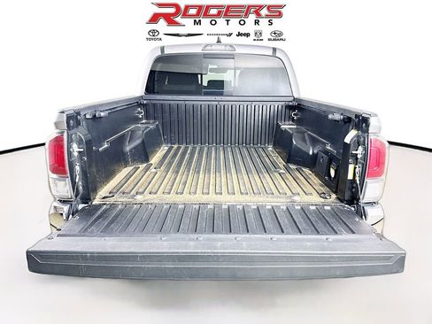 Certified 2021 Toyota Tacoma TRD Off-Road AWD/4WD image 23