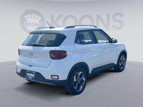 Used 2025 Hyundai Venue SEL FWD image 11