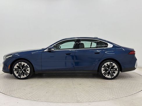 Used 2025 BMW 530i w/ Premium Package RWD image 2