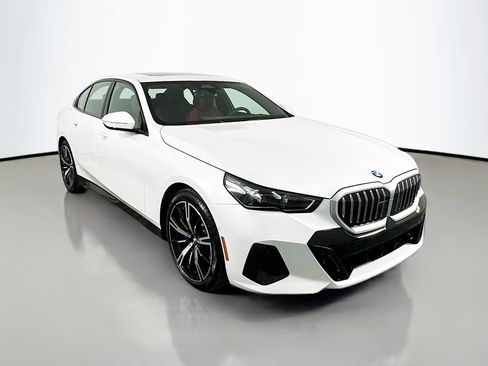 Used 2025 BMW 530i 530i w/ M Sport Package image 3