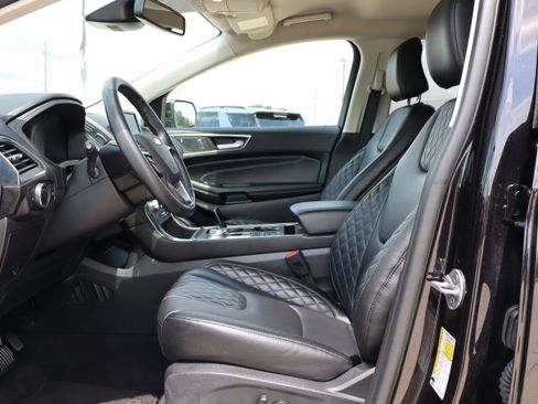 Used 2024 Ford Edge Titanium image 10