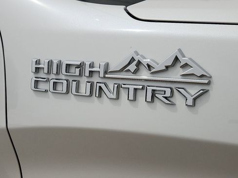 Used 2023 Chevrolet Silverado 1500 High Country w/ High Country Premium Package AWD/4WD image 8