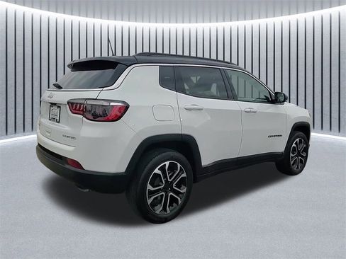 Used 2022 Jeep Compass Limited w/ Sun and Sound Group image 3