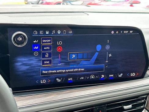 Used 2025 Chevrolet Suburban Z71 w/ Z71 Off-Road Package AWD/4WD image 14