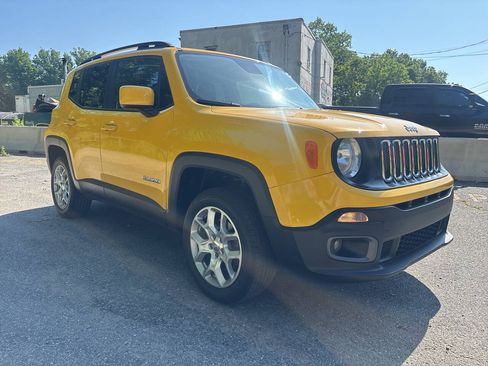 Used 2016 Jeep Renegade Latitude AWD/4WD image 8