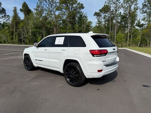 Used 2020 Jeep Grand Cherokee Altitude image 3
