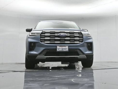 Used 2025 Ford Explorer Active w/ Active Comfort Package RWD image 48