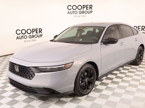 Used 2025 Honda Accord SE image 10