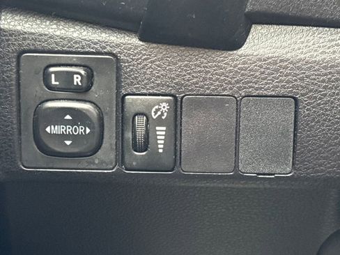 Used 2017 Toyota Corolla LE image 22