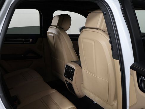 Used 2022 Porsche Cayenne GTS image 31