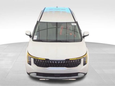 Used 2025 Kia Carnival image 8