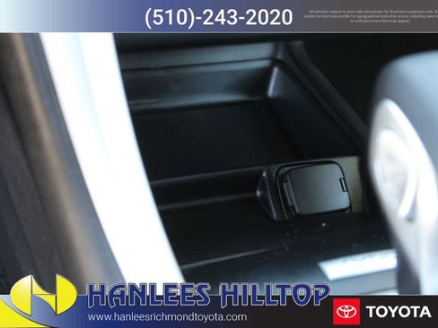 Used 2015 Ford Fusion SE FWD image 22