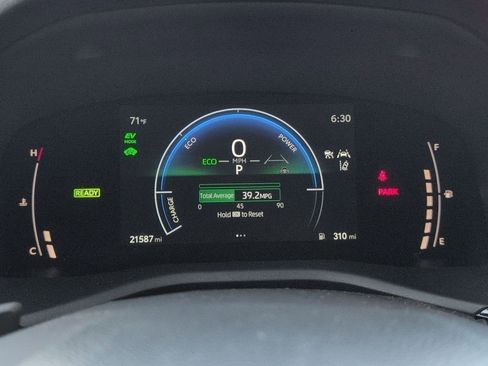 Used 2025 Toyota Camry SE image 29