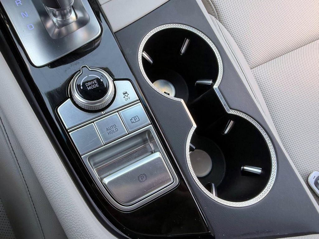 Certified 2025 Genesis G70 2.5T AWD/4WD image 26