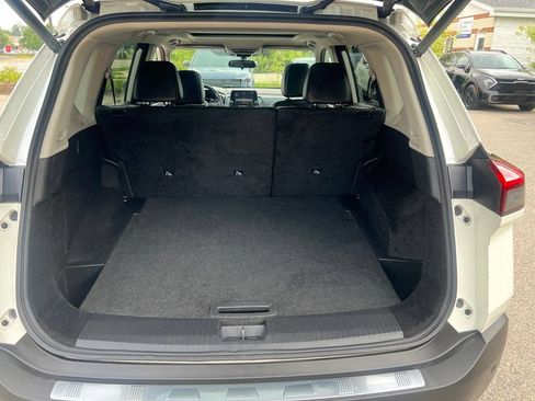 Used 2023 Nissan Rogue SV w/ SV Premium Package AWD/4WD image 12