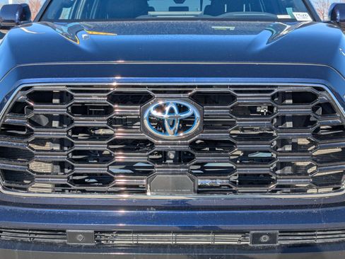 Used 2023 Toyota Sequoia Platinum image 10