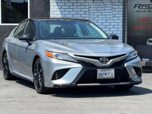 Used 2020 Toyota Camry XSE image 3