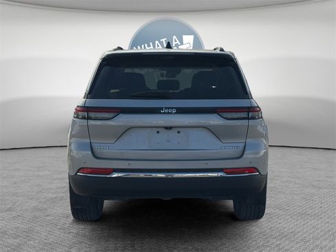 Used 2024 Jeep Grand Cherokee Limited w/ Luxury Tech Group II image 8