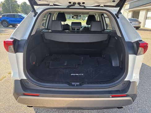 Used 2019 Toyota RAV4 Limited AWD/4WD image 9