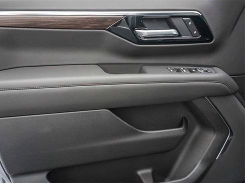 New 2026 Chevrolet Suburban LS image 18