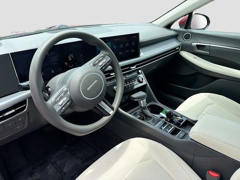Certified 2025 Hyundai Sonata SE FWD image 9
