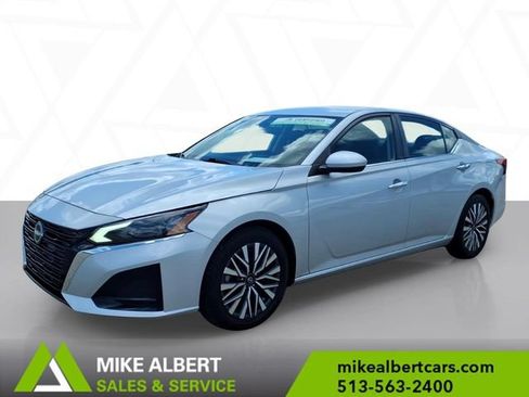 Used 2023 Nissan Altima 2.5 SV FWD image 3