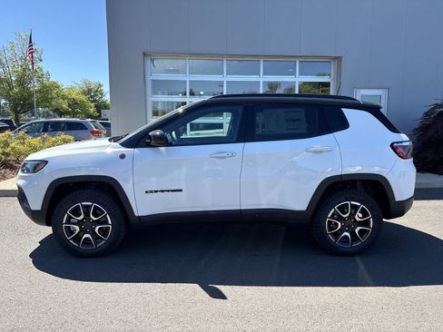 New 2026 Jeep Compass Trailhawk w/ Sun, Sound & Navigation Group AWD/4WD image 2