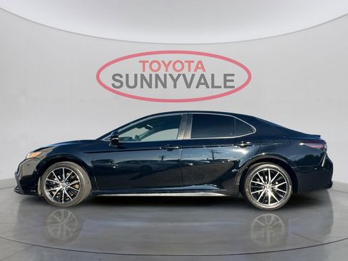 Used 2023 Toyota Camry SE image 6