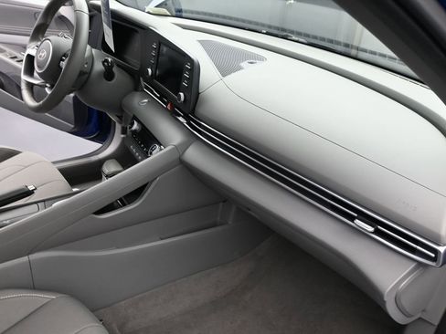 Certified 2025 Hyundai Elantra Sport image 14