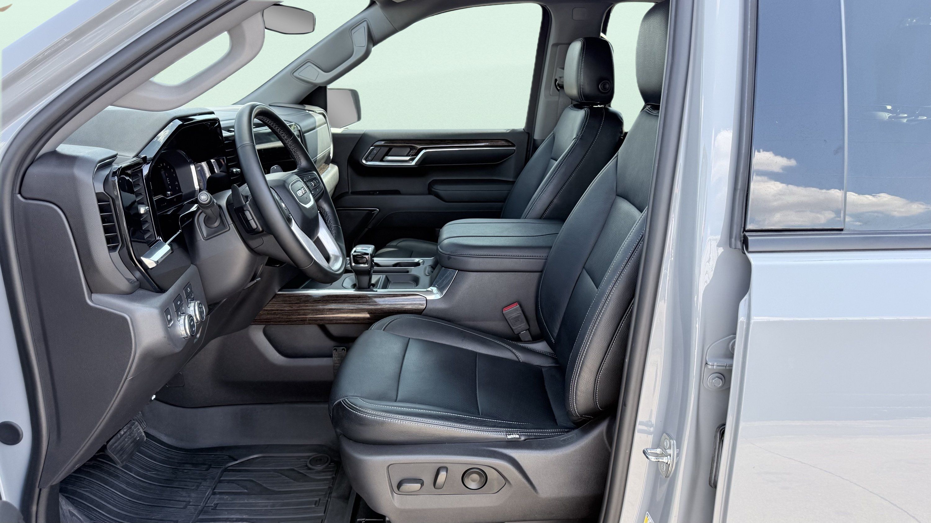 Used 2024 GMC Sierra 1500 Elevation w/ LPO, Elevation Black Package AWD/4WD image 26