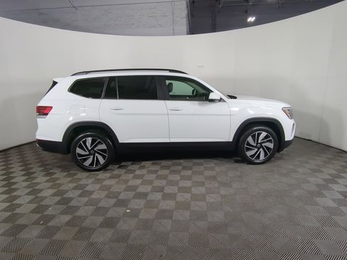 Used 2024 Volkswagen Atlas SE image 3
